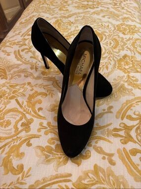 MICHAEL Michael Kors Black Suede Pointed Pump Heels